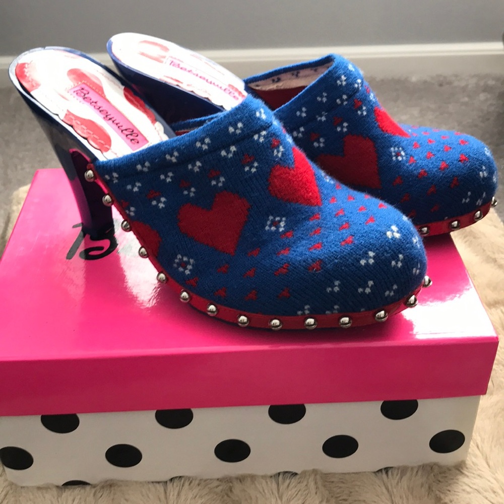 PRICE DROP 🤑Betseyville “Leslie” Clogs